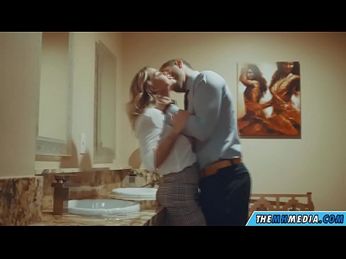 ❤️ Når en barmfagre blondine forfører deg på et offentlig toalett ❤️ Kvalitetssex på porno no.hentaizm.ru ❌